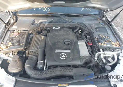 2015 Mercedes-Benz C 300 Sport 4Matic z USA, uszkodzony, nr VIN 55SWF4KB2FU018328